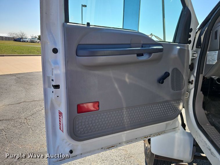 image for item EO7072 2000 Ford F650 Super Duty dump flatbed truck