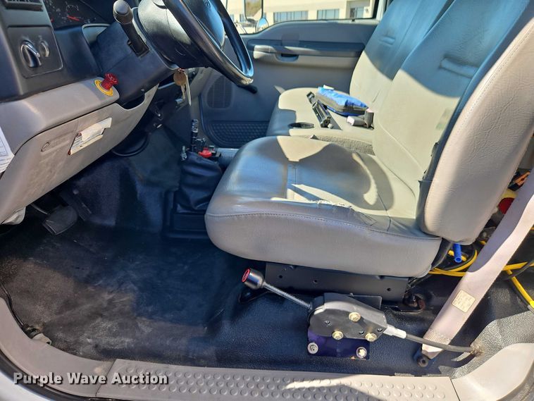 image for item EO7072 2000 Ford F650 Super Duty dump flatbed truck