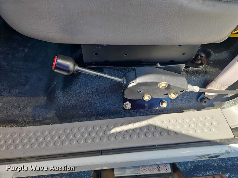 image for item EO7072 2000 Ford F650 Super Duty dump flatbed truck