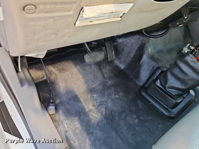 image for item EO7072 2000 Ford F650 Super Duty dump flatbed truck