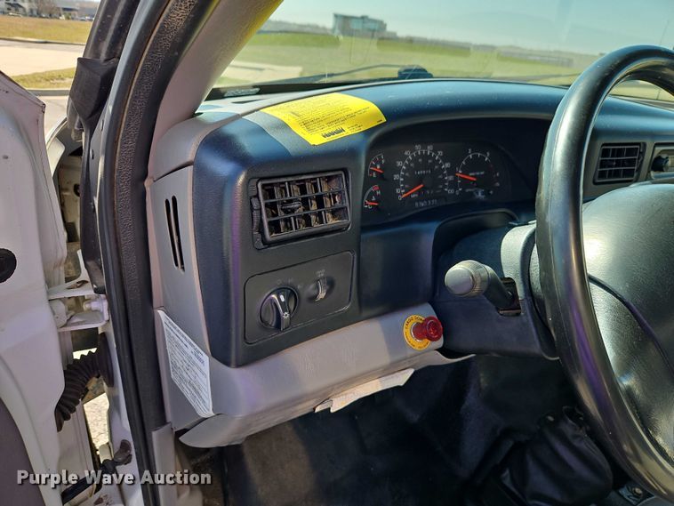 image for item EO7072 2000 Ford F650 Super Duty dump flatbed truck