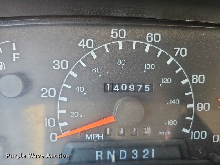 image for item EO7072 2000 Ford F650 Super Duty dump flatbed truck