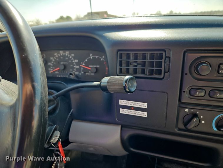 image for item EO7072 2000 Ford F650 Super Duty dump flatbed truck