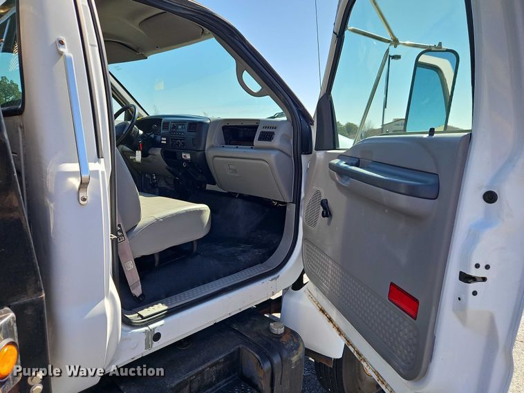 image for item EO7072 2000 Ford F650 Super Duty dump flatbed truck