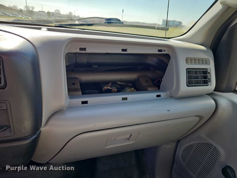 image for item EO7072 2000 Ford F650 Super Duty dump flatbed truck