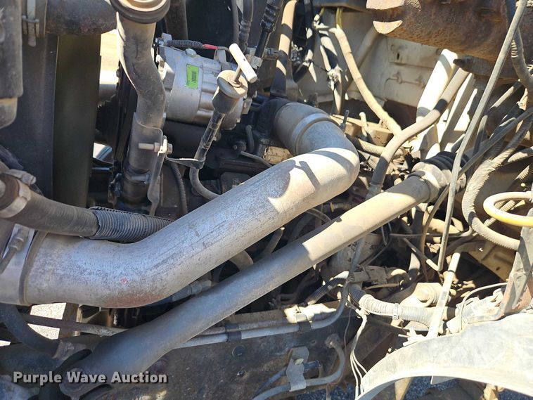 image for item EO7072 2000 Ford F650 Super Duty dump flatbed truck