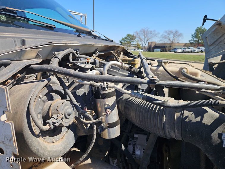 image for item EO7072 2000 Ford F650 Super Duty dump flatbed truck