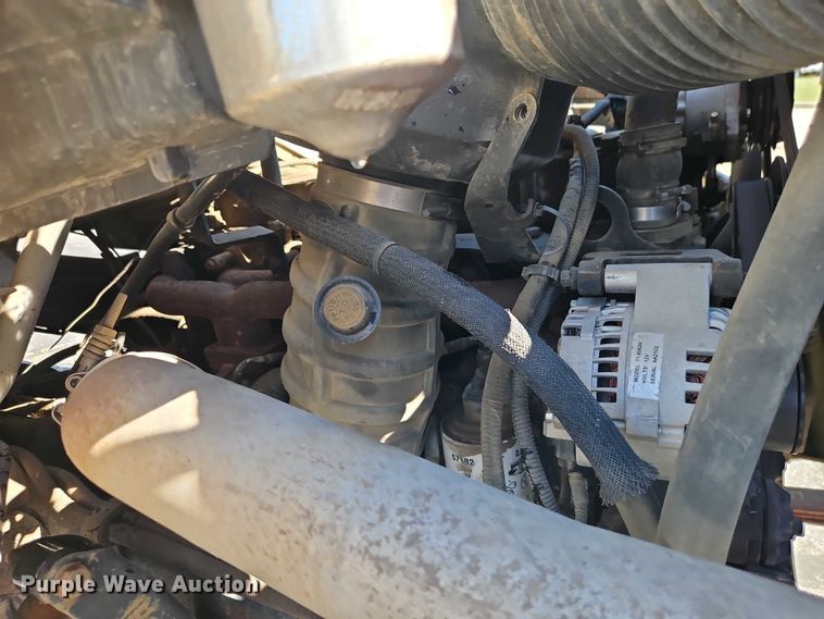 image for item EO7072 2000 Ford F650 Super Duty dump flatbed truck