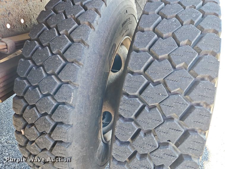 image for item EO7072 2000 Ford F650 Super Duty dump flatbed truck