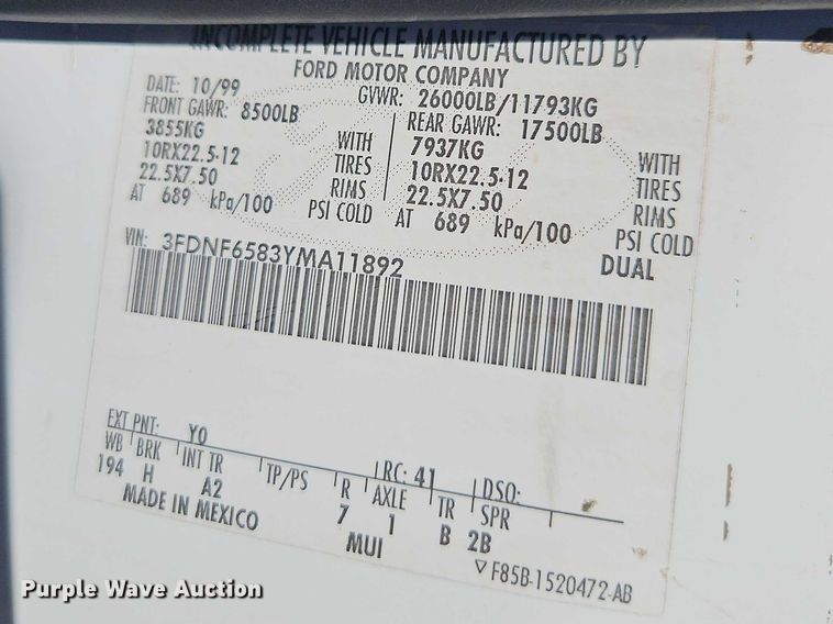 image for item EO7072 2000 Ford F650 Super Duty dump flatbed truck