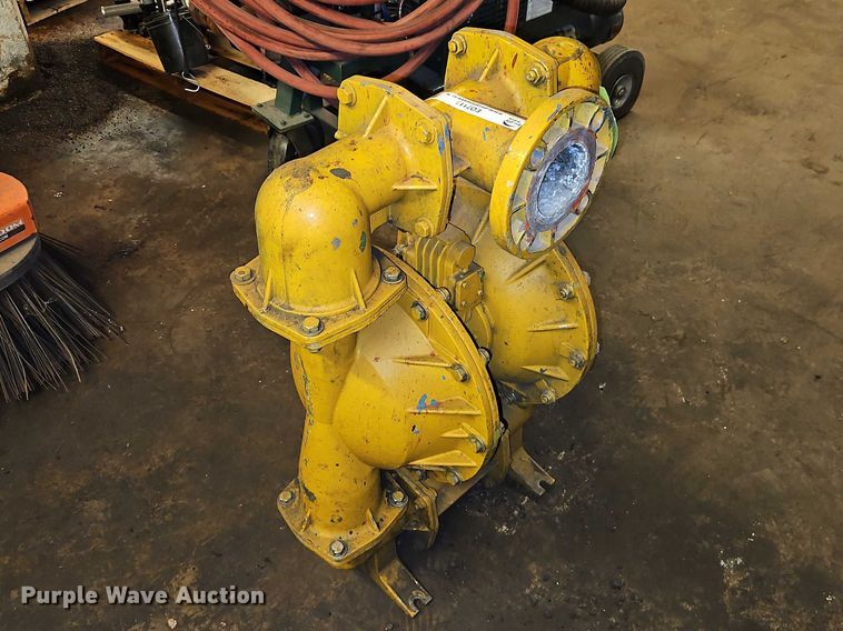 image for item EO7113 Versa-Matic pneumatic diaphragm pump