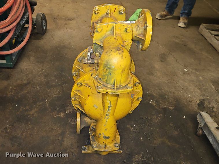 image for item EO7113 Versa-Matic pneumatic diaphragm pump