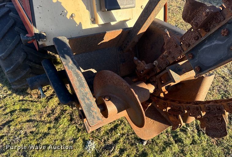 image for item ES5775 2002 Ditch Witch 410SXD trencher