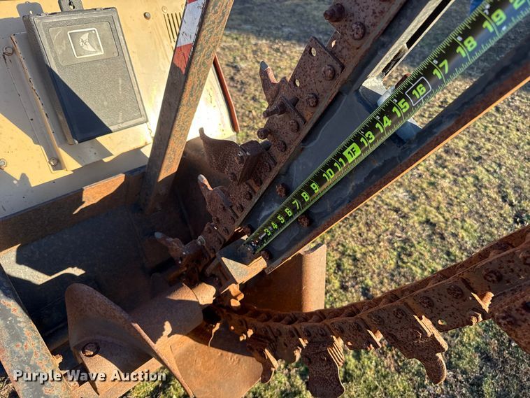 image for item ES5775 2002 Ditch Witch 410SXD trencher