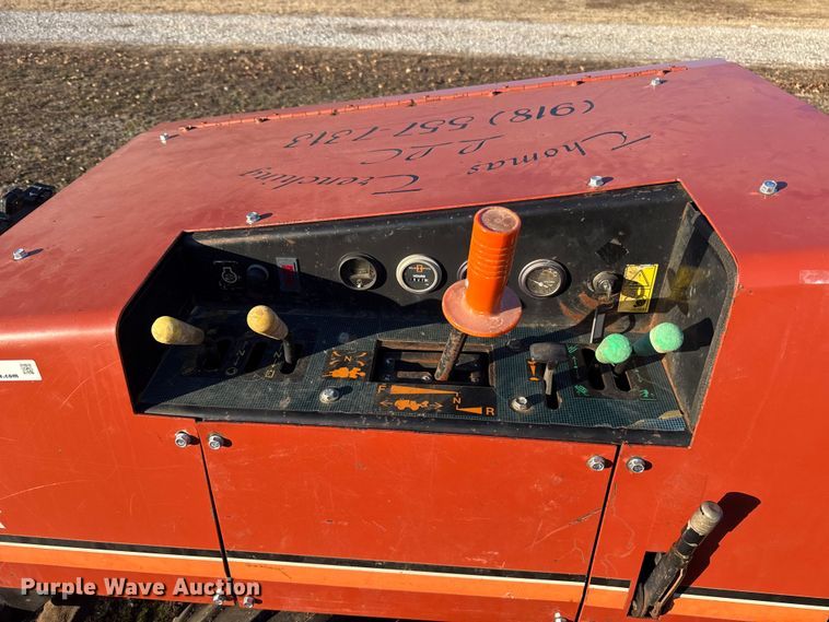 image for item ES5775 2002 Ditch Witch 410SXD trencher
