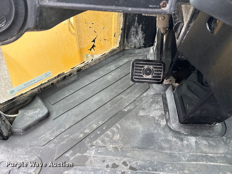 image for item ES5932 2002 Caterpillar 938G Series II wheel loader