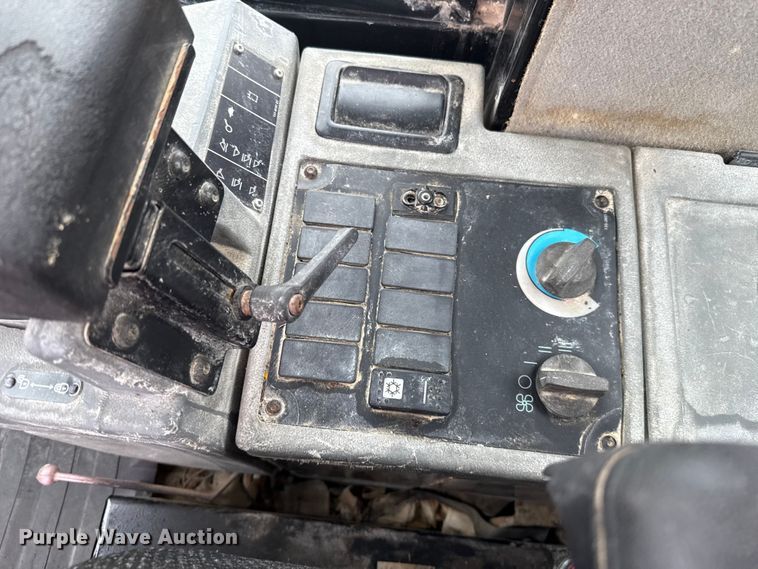 image for item ES5932 2002 Caterpillar 938G Series II wheel loader