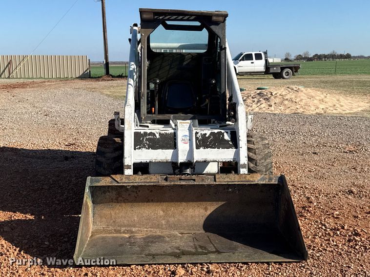 image for item ES5952 2000 Bobcat 773 skid steer loader