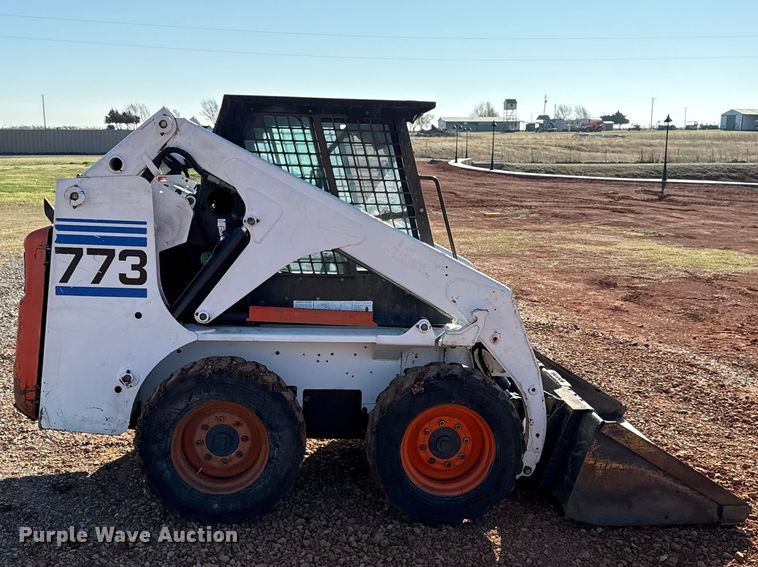 image for item ES5952 2000 Bobcat 773 skid steer loader