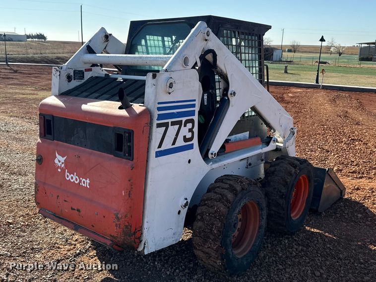 image for item ES5952 2000 Bobcat 773 skid steer loader
