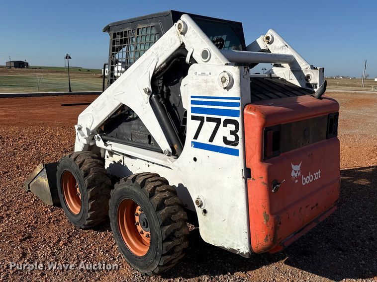 image for item ES5952 2000 Bobcat 773 skid steer loader