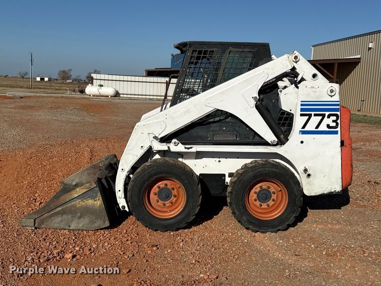 image for item ES5952 2000 Bobcat 773 skid steer loader