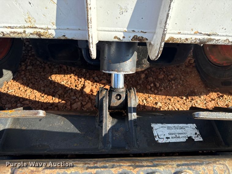 image for item ES5952 2000 Bobcat 773 skid steer loader