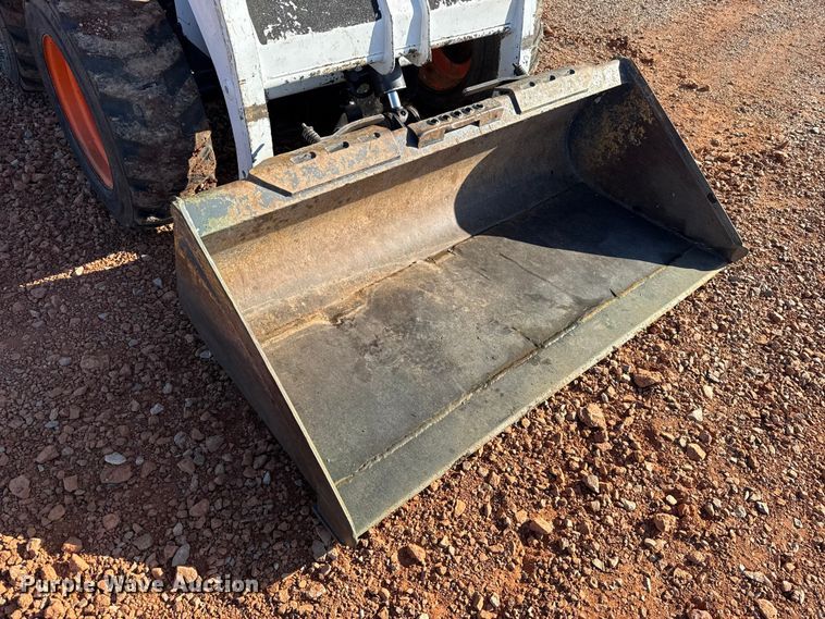 image for item ES5952 2000 Bobcat 773 skid steer loader