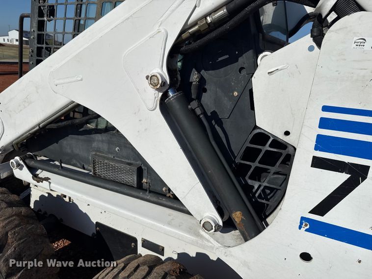 image for item ES5952 2000 Bobcat 773 skid steer loader