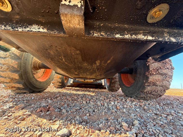 image for item ES5952 2000 Bobcat 773 skid steer loader