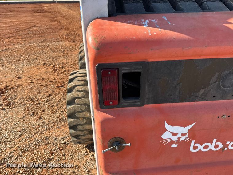 image for item ES5952 2000 Bobcat 773 skid steer loader