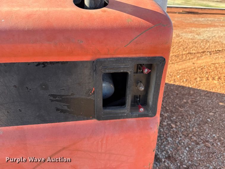 image for item ES5952 2000 Bobcat 773 skid steer loader