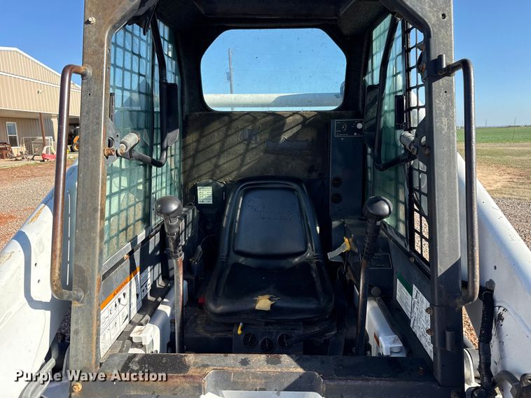 image for item ES5952 2000 Bobcat 773 skid steer loader