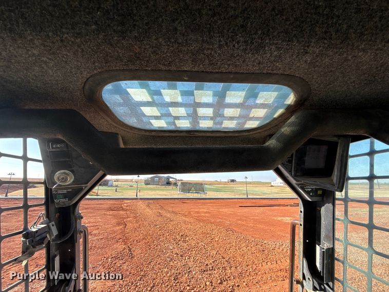 image for item ES5952 2000 Bobcat 773 skid steer loader