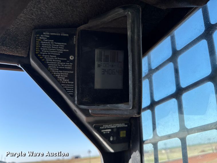 image for item ES5952 2000 Bobcat 773 skid steer loader