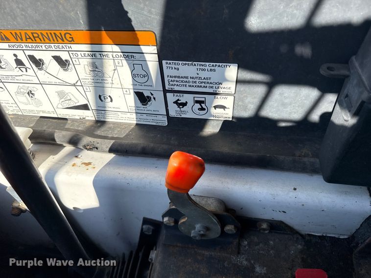 image for item ES5952 2000 Bobcat 773 skid steer loader