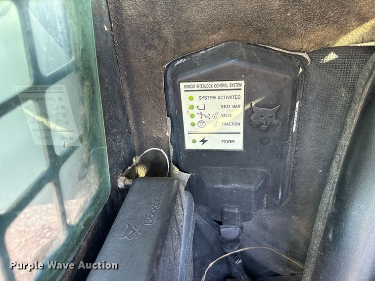 image for item ES5952 2000 Bobcat 773 skid steer loader