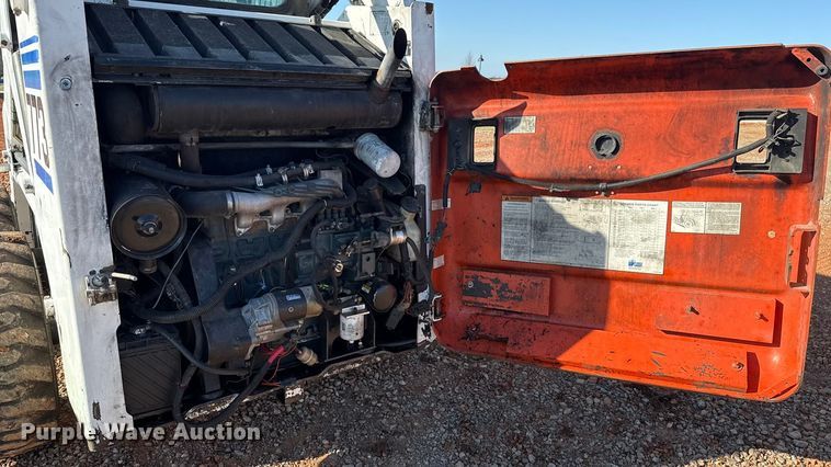 image for item ES5952 2000 Bobcat 773 skid steer loader