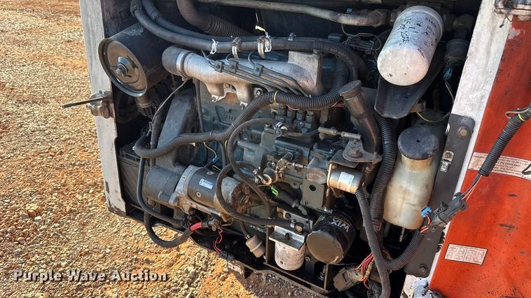 image for item ES5952 2000 Bobcat 773 skid steer loader