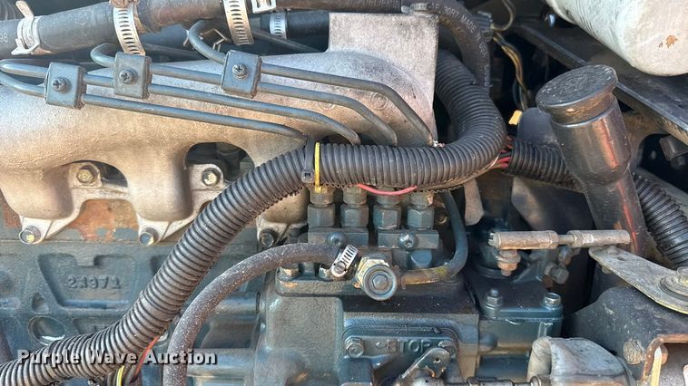 image for item ES5952 2000 Bobcat 773 skid steer loader