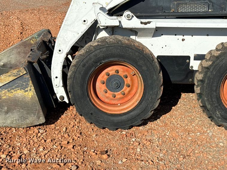 image for item ES5952 2000 Bobcat 773 skid steer loader