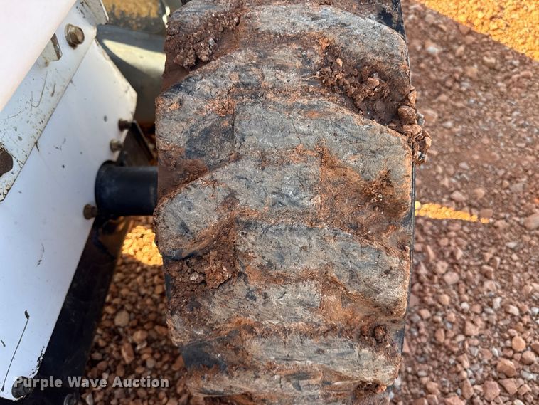 image for item ES5952 2000 Bobcat 773 skid steer loader