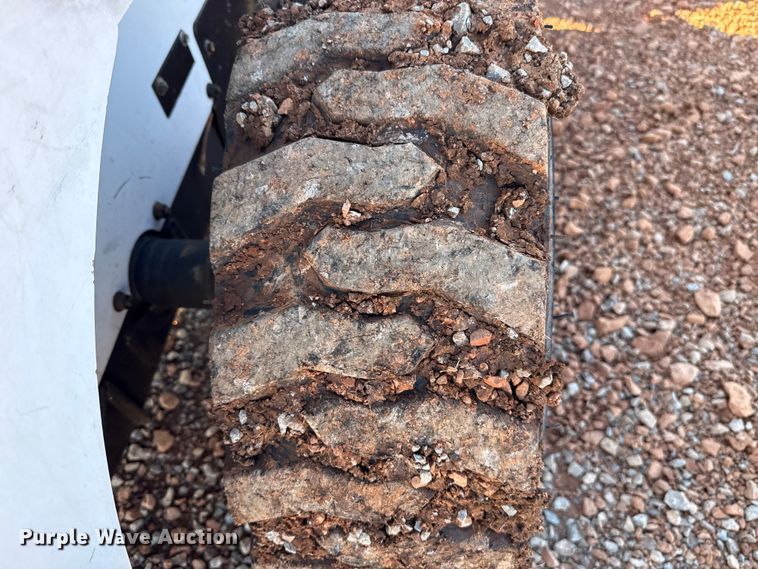 image for item ES5952 2000 Bobcat 773 skid steer loader