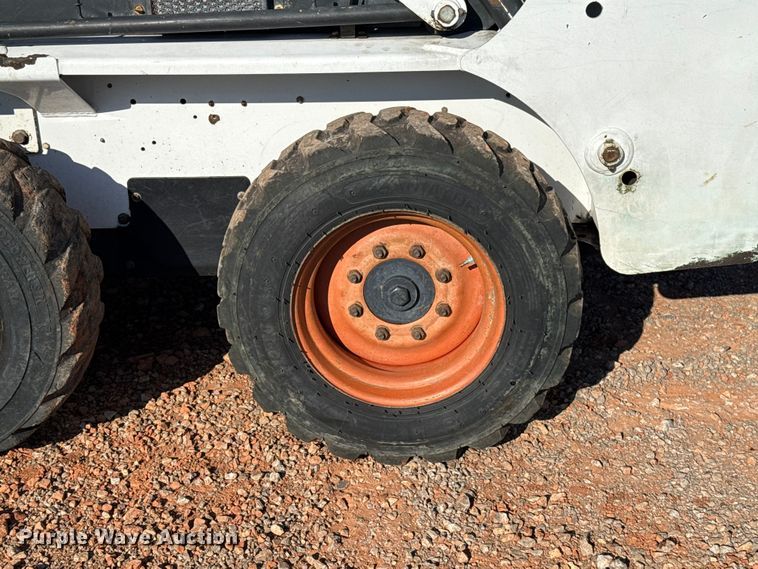 image for item ES5952 2000 Bobcat 773 skid steer loader