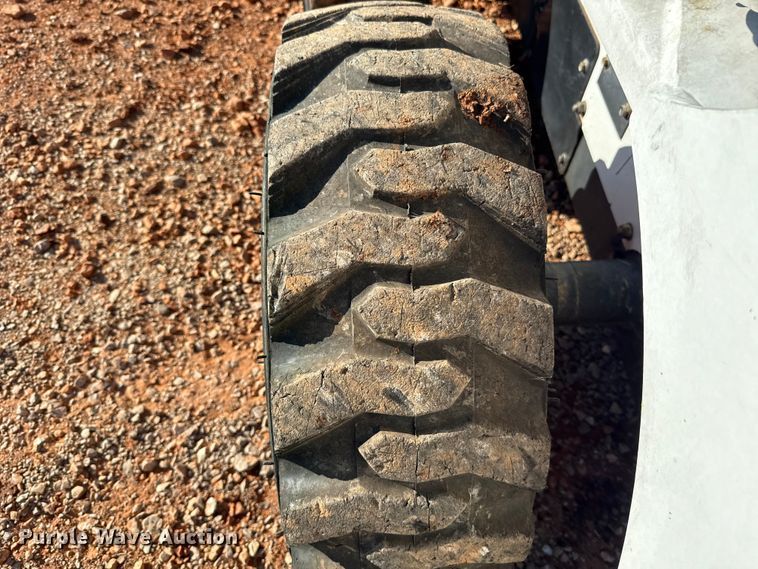 image for item ES5952 2000 Bobcat 773 skid steer loader