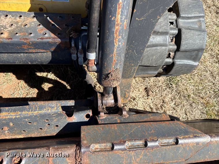 image for item ES5955 2017 New Holland C232 tracked skid steer loader