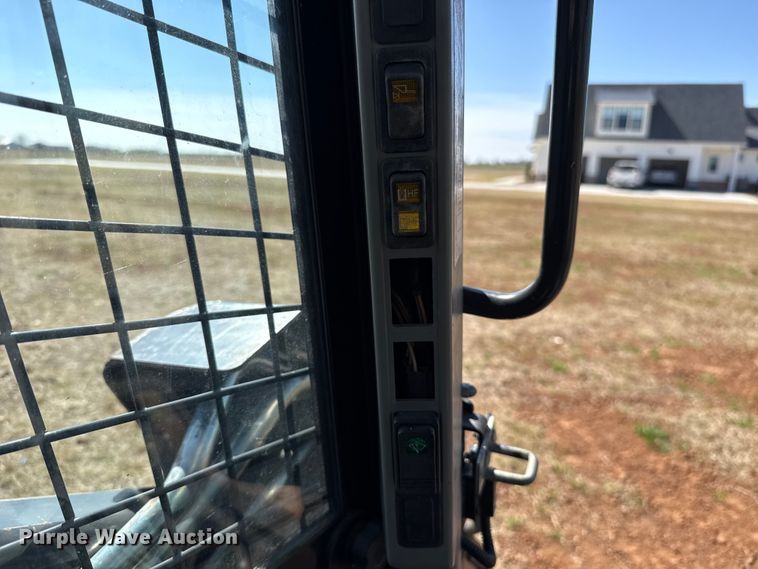 image for item ES5955 2017 New Holland C232 tracked skid steer loader