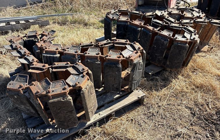 image for item ES8566 McLaren 12V8 skid steer over the tire tracks