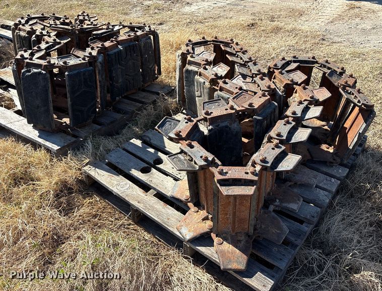 image for item ES8566 McLaren 12V8 skid steer over the tire tracks