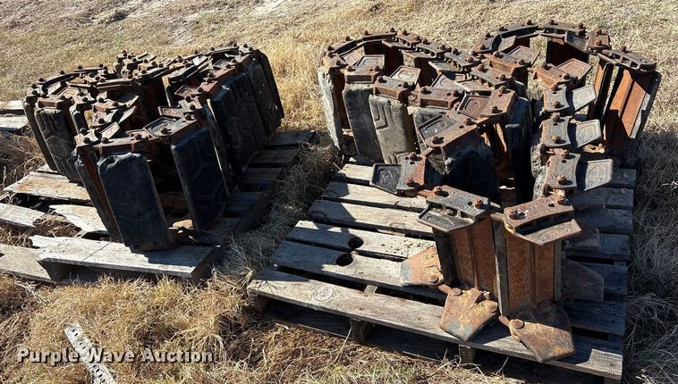 image for item ES8566 McLaren 12V8 skid steer over the tire tracks